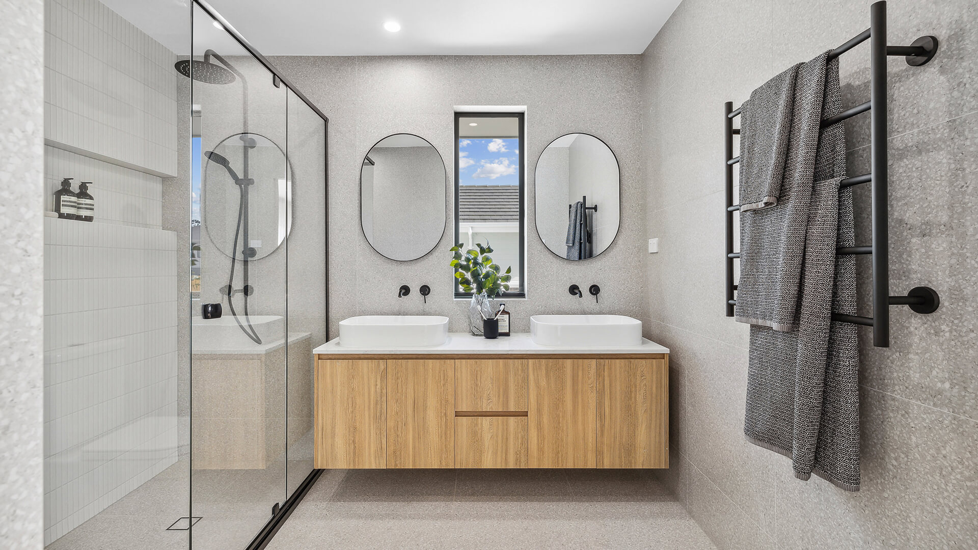 Savoy Master Ensuite 2