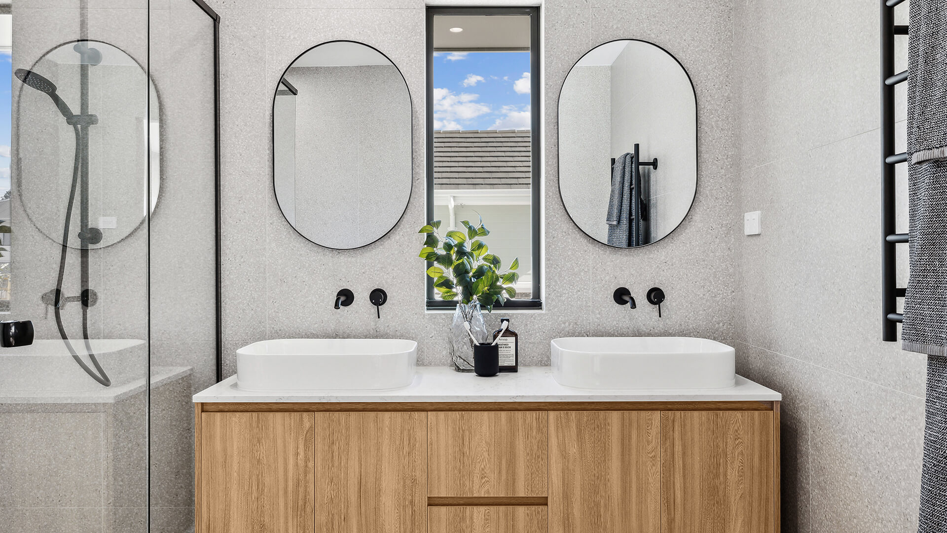 Savoy Master Ensuite 3